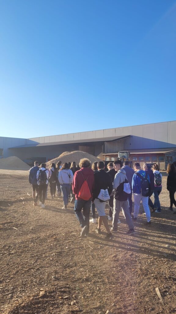 Jóvenes de excursión. Educación ambiental. Sembria